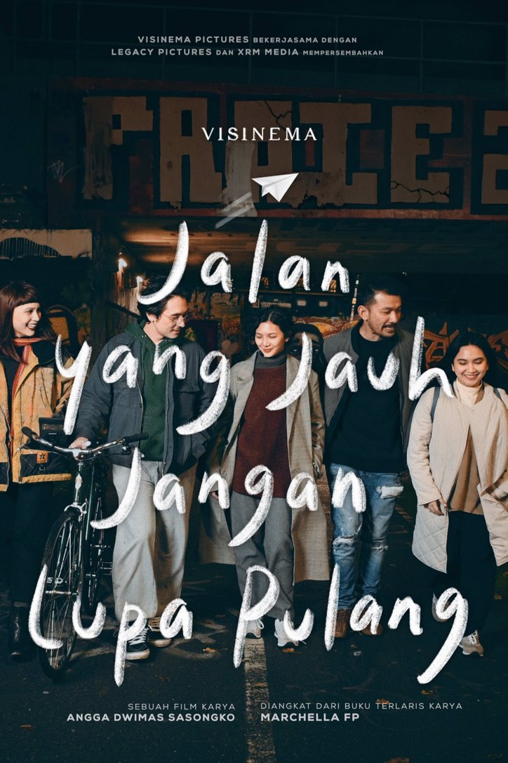 Indonesian poster of the movie Jalan yang Jauh, Jangan Lupa Pulang